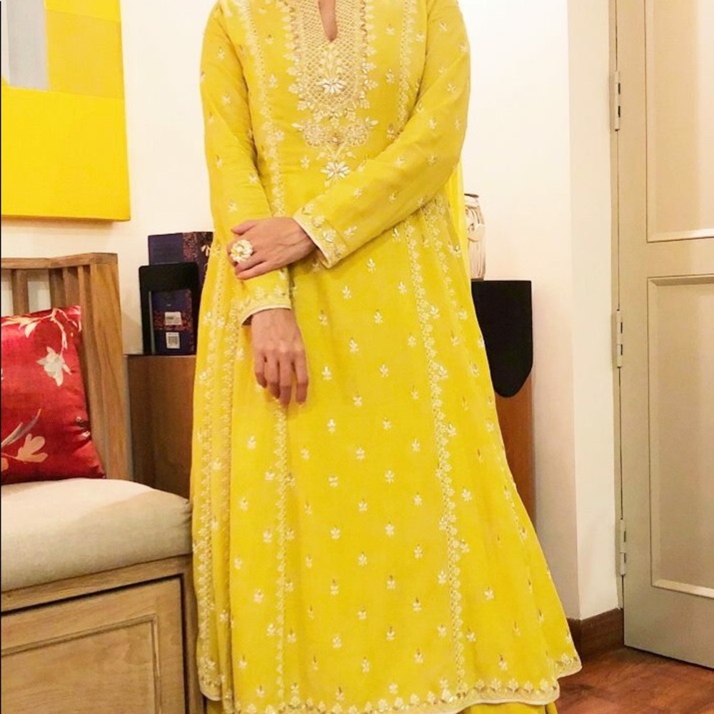 Meet your Posher, Bhavi